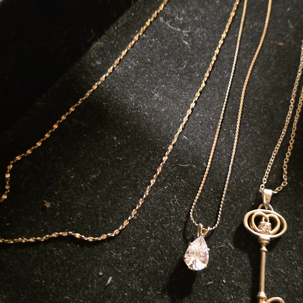 Beautiful Gold Necklace Bundle Untested - image 3